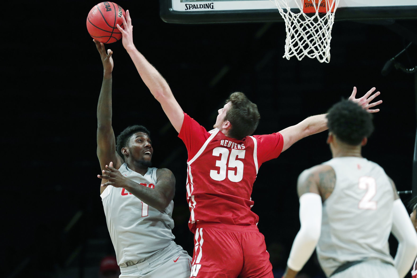 Lobos 59, Badgers 50